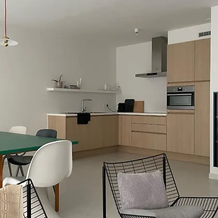 Huswell - Modern One Bedroom With Lateral Sea View