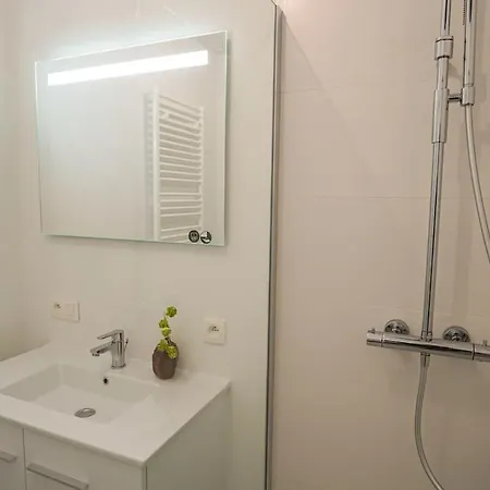 Apartment Casiola - Modern One Bedroom With Lateral Sea View *