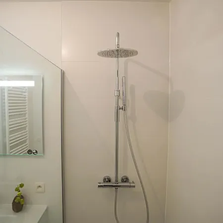 Casiola - Modern One Bedroom With Lateral Sea View شقة